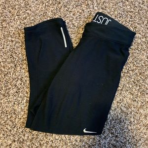 Women’s Nike cropped leggings